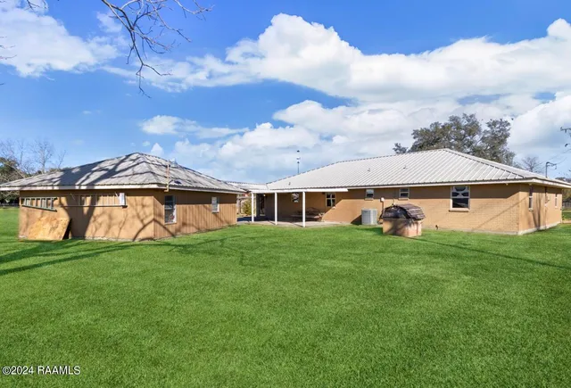 $1,900 | 616 East Broussard Road, Lafayette, LA 70503