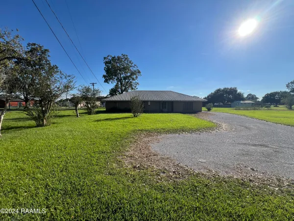 $1,900 | 616 East Broussard Road, Lafayette, LA 70503