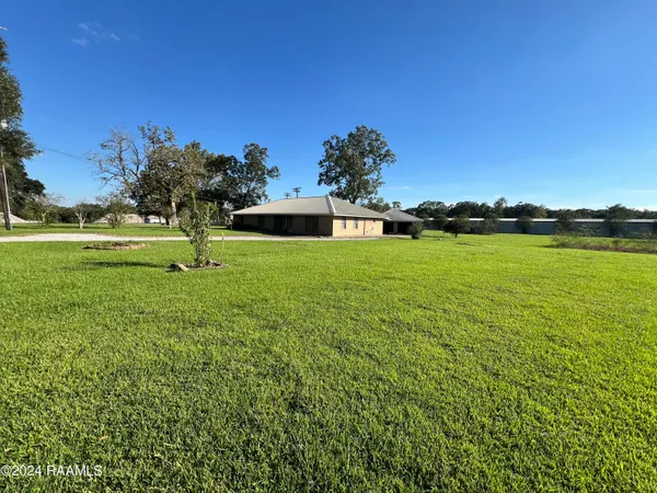 $1,900 | 616 East Broussard Road, Lafayette, LA 70503