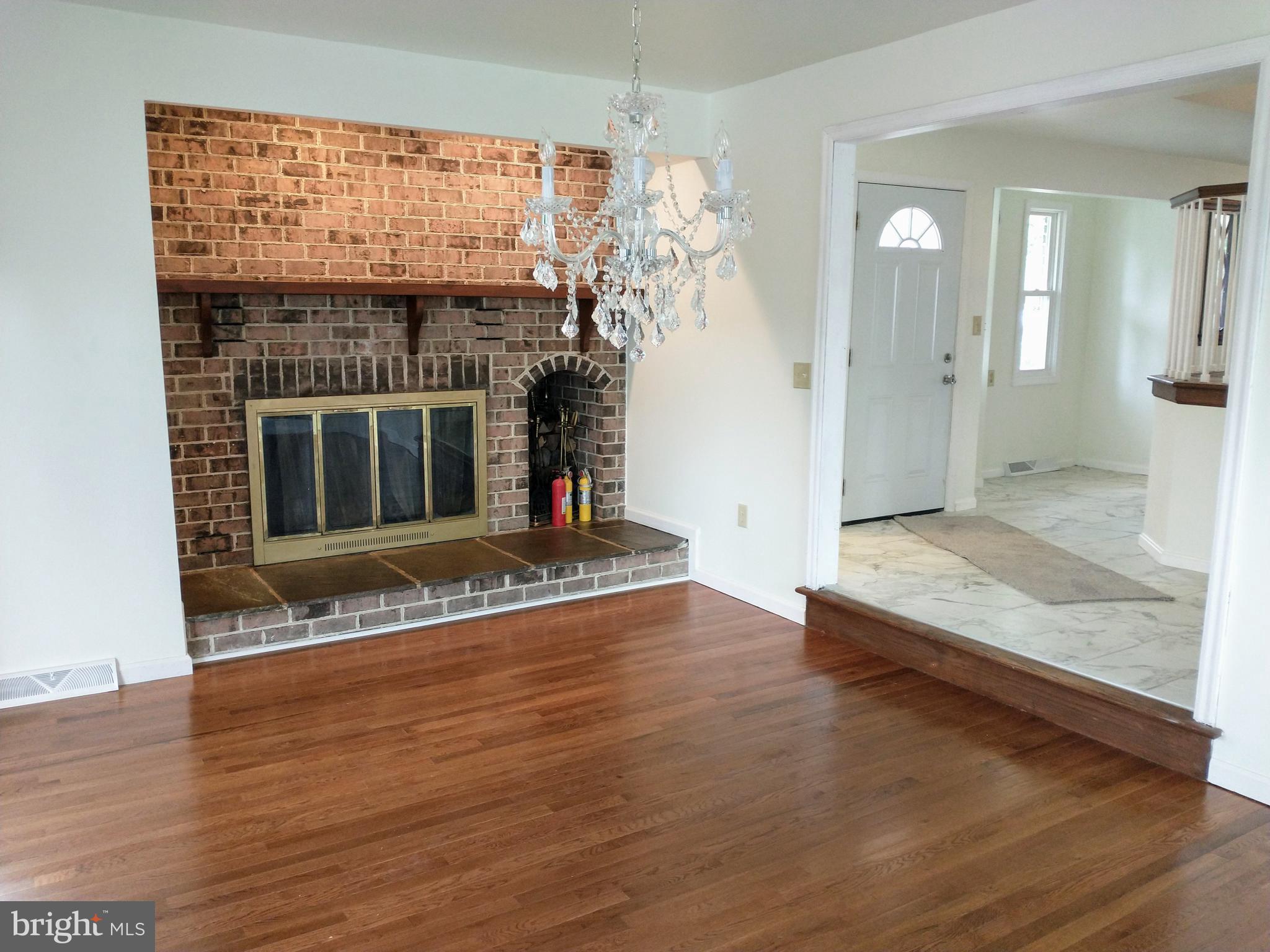 512 Mifflin Boulevard Reading, PA 19607 - Photo 11 of 57 FOYER. VIEW FROM DINING