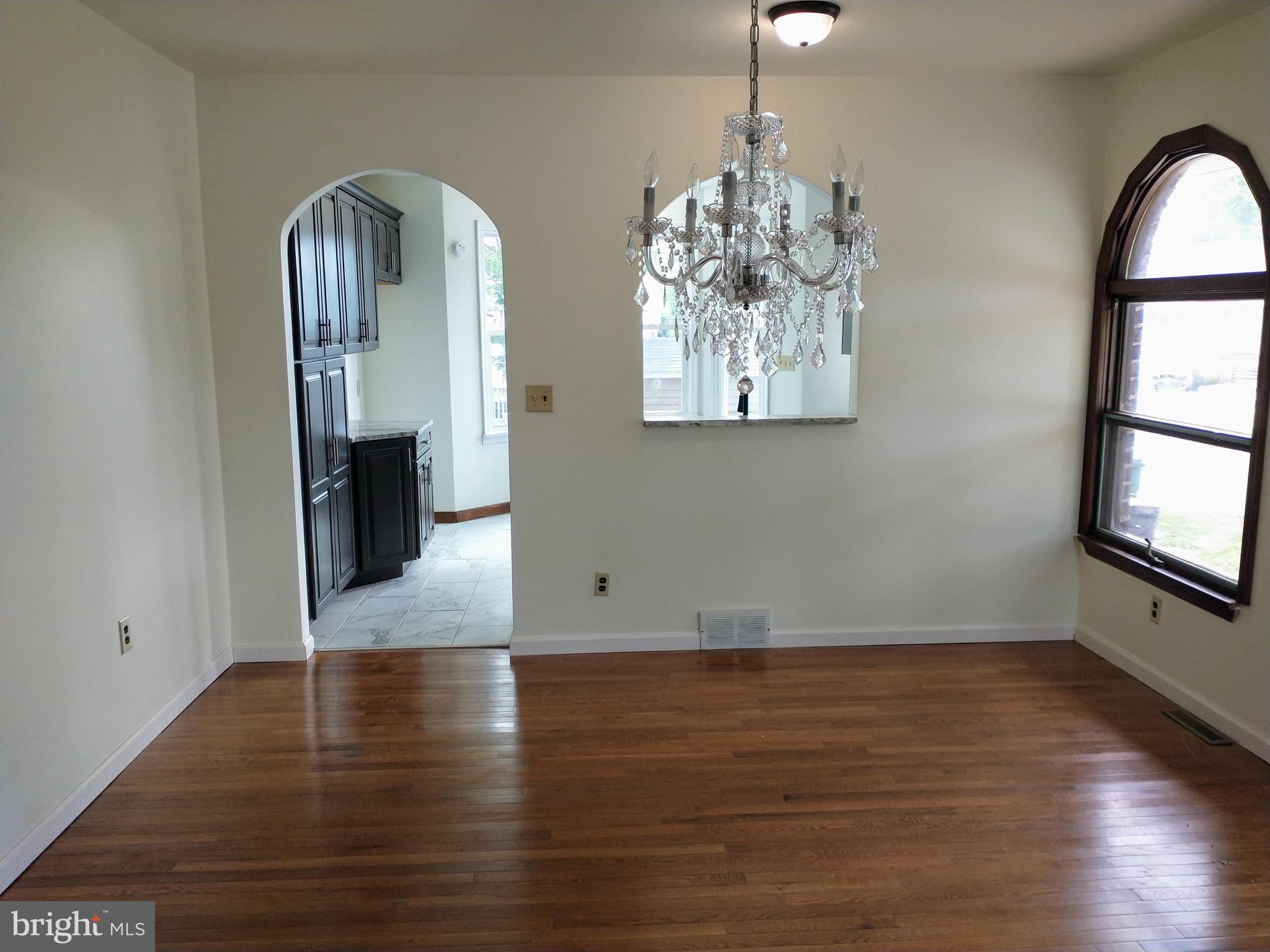 512 Mifflin Boulevard Reading, PA 19607 - Photo 12 of 57 DINING ROOM