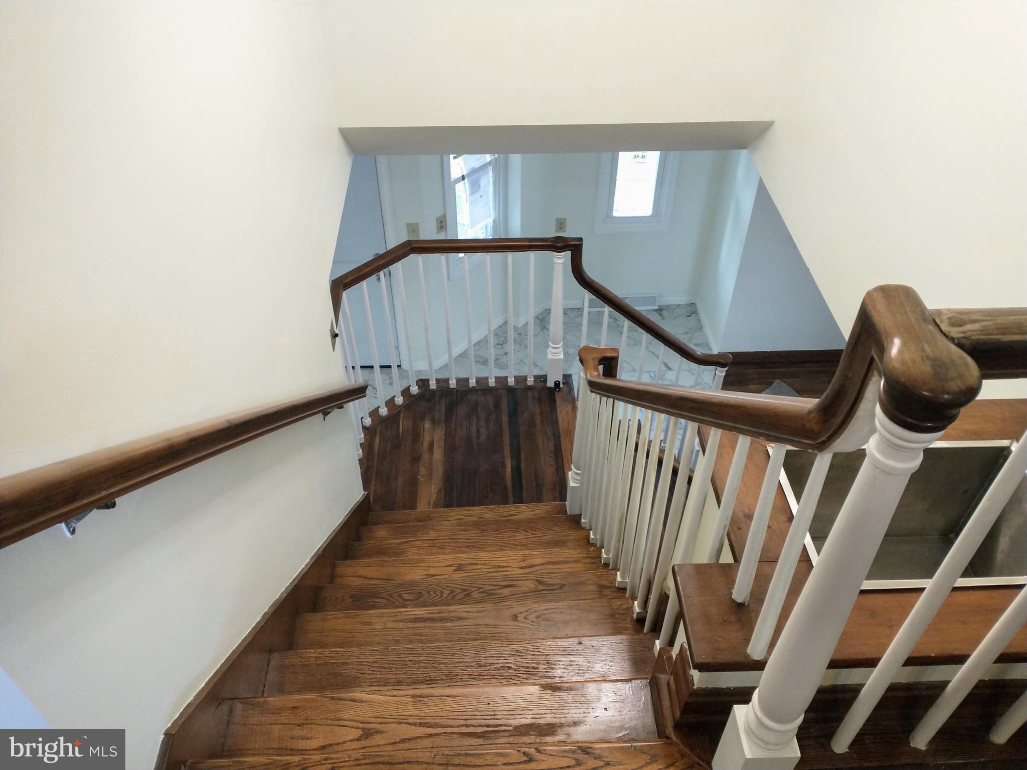 512 Mifflin Boulevard Reading, PA 19607 - Photo 15 of 57 a view of entryway