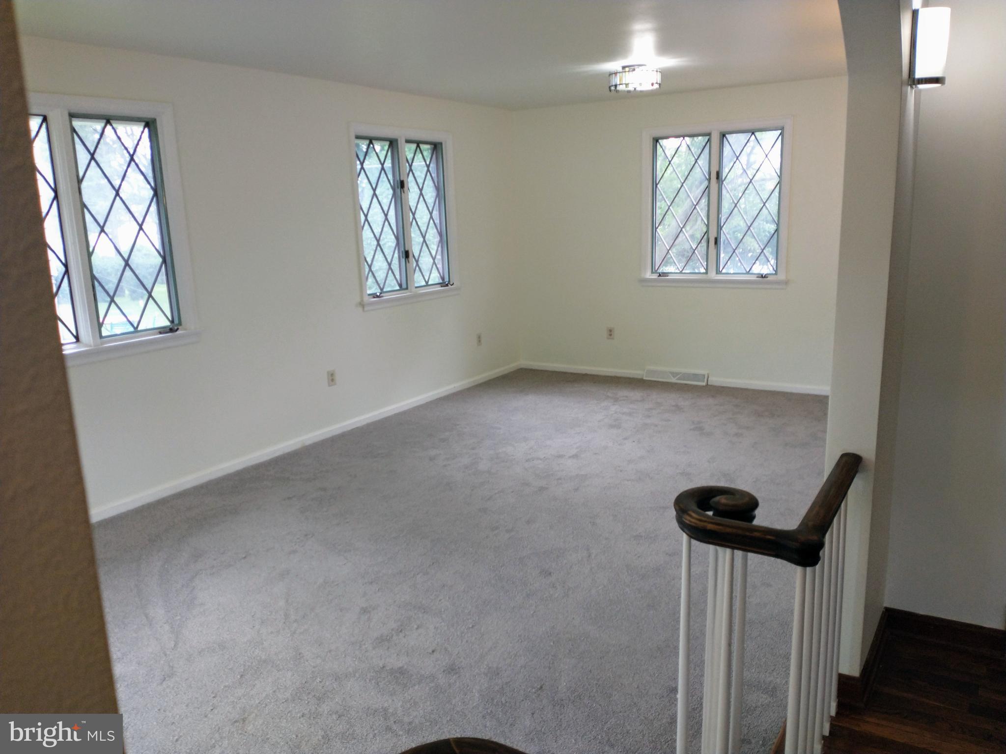 512 Mifflin Boulevard Reading, PA 19607 - Photo 18 of 57 a view of entryway with windows