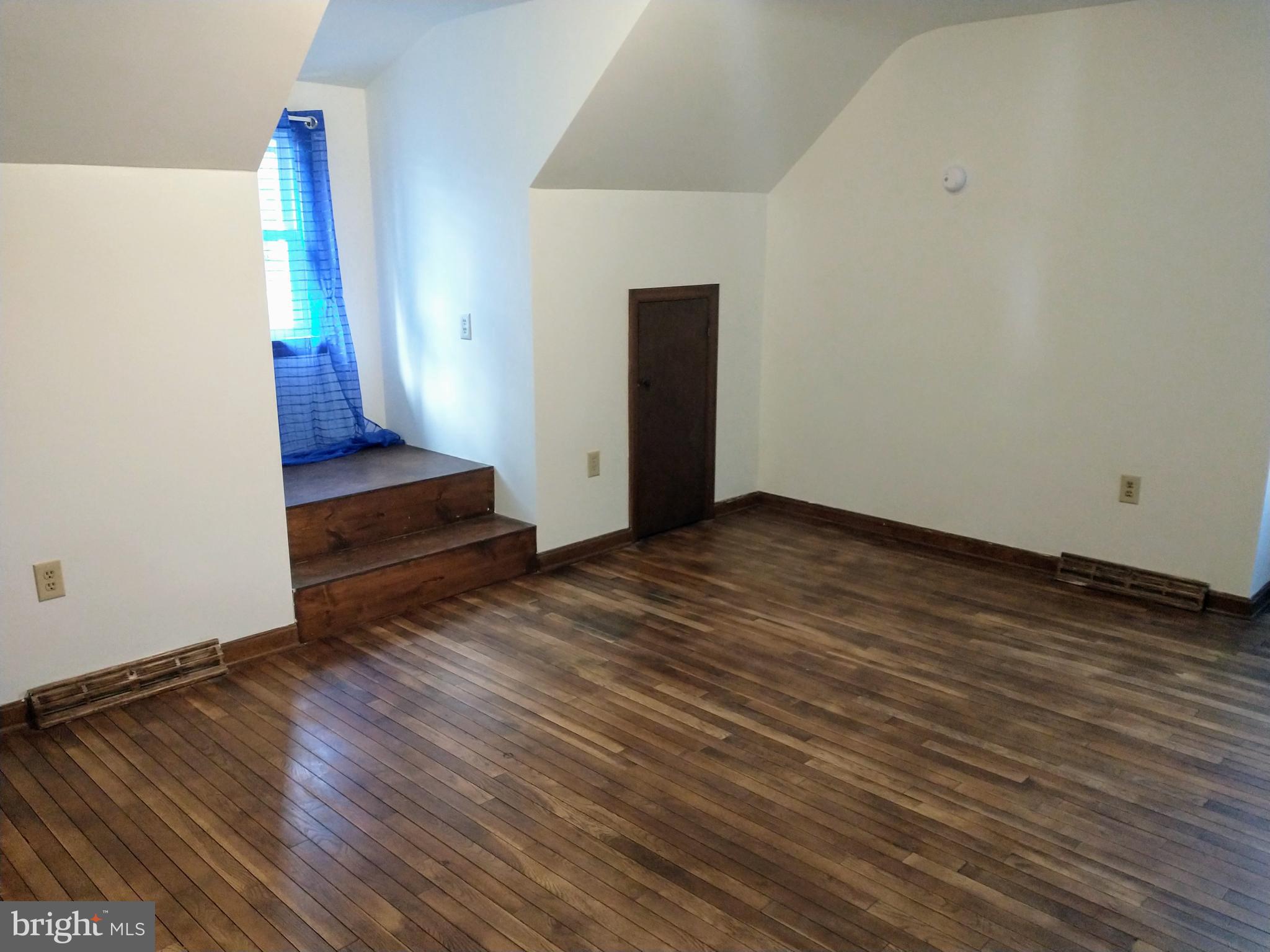 512 Mifflin Boulevard Reading, PA 19607 - Photo 29 of 57 a view of entryway with wooden floor
