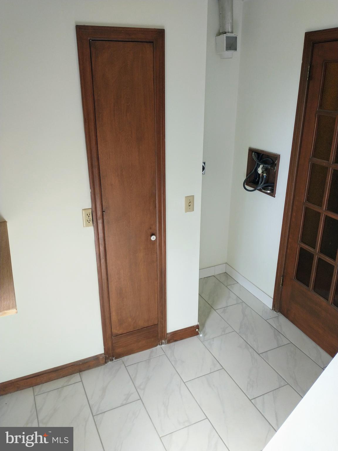 512 Mifflin Boulevard Reading, PA 19607 - Photo 33 of 57 W & D HOOK UPS