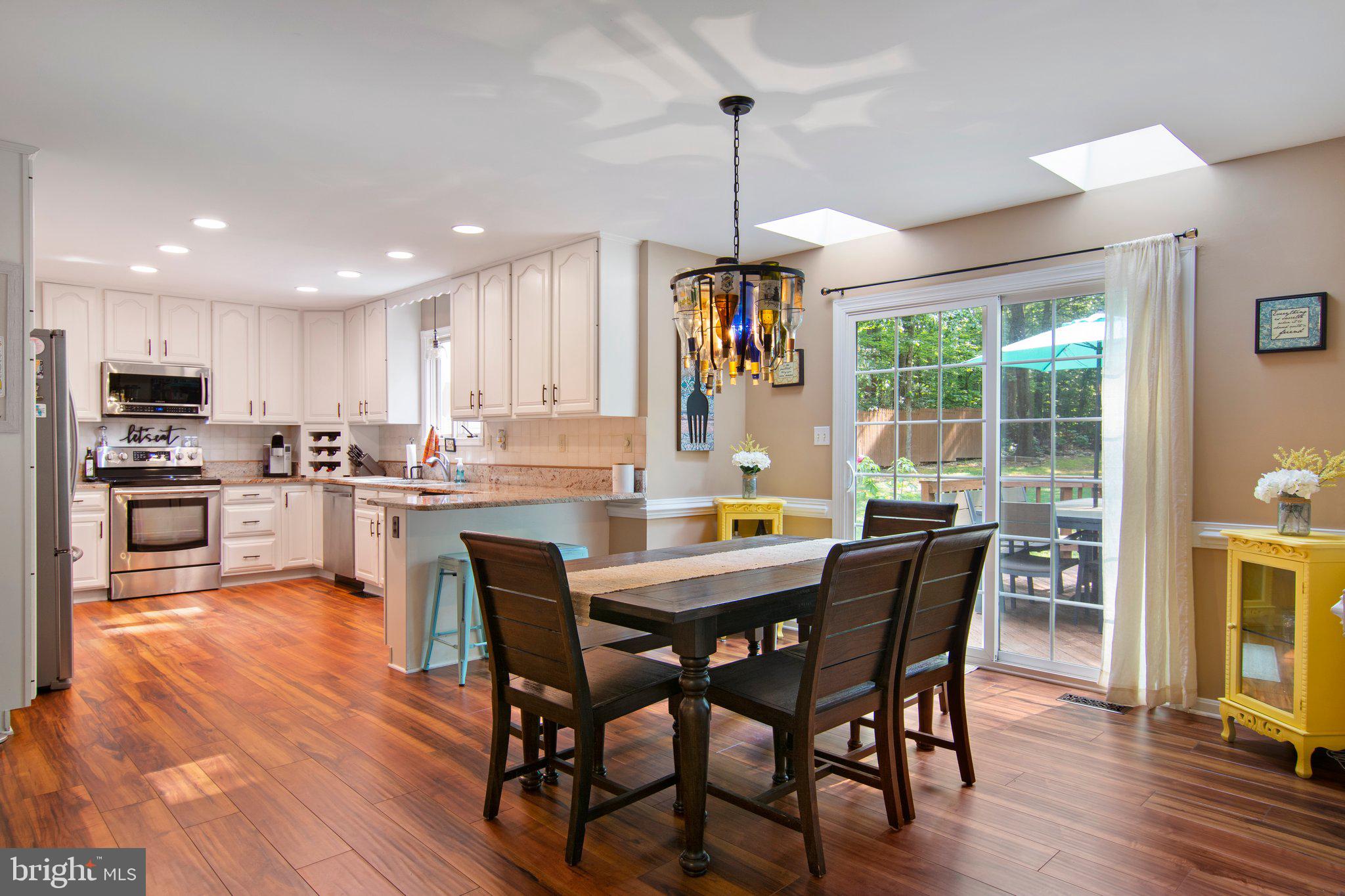 8045 Counselor Road Manassas, VA 20112 - Photo 14 of 59 Eat-in kitchen area with walkout to deck