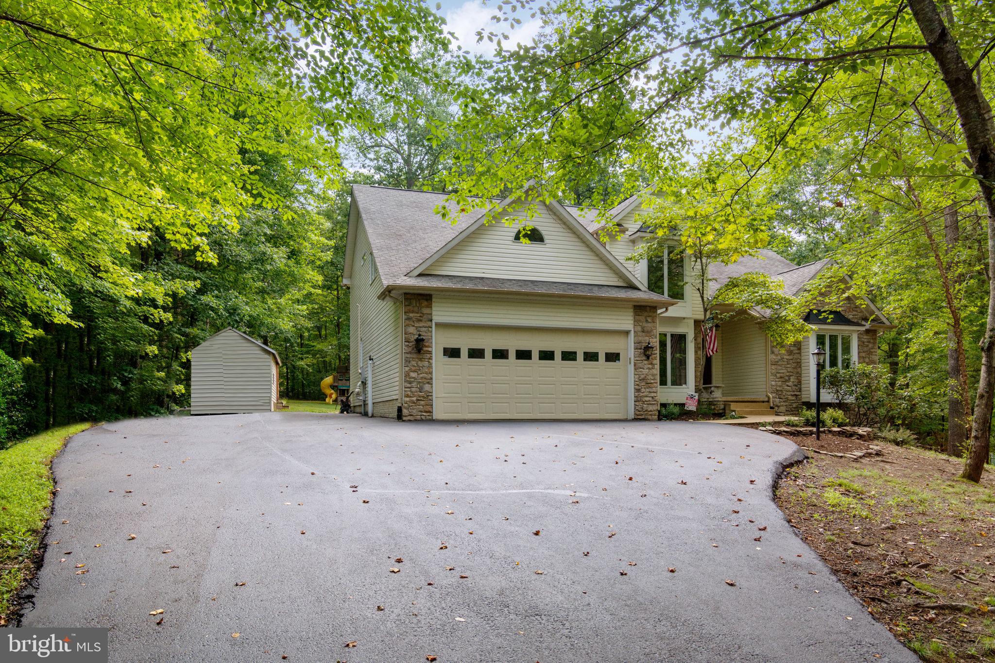 8045 Counselor Road Manassas, VA 20112 - Photo 8 of 59 Spacious driveway for plenty of parking
