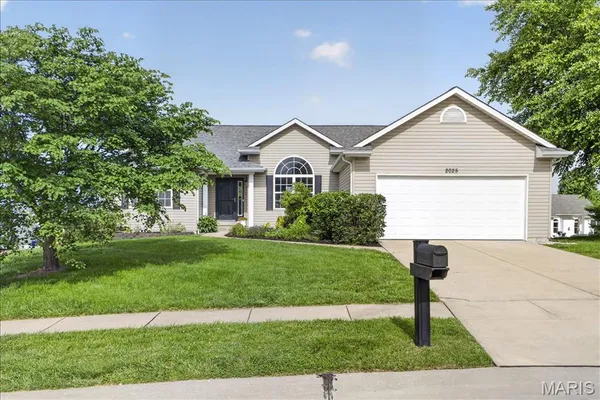 $450,000 | 2025 Dardenne Valley Drive, O'Fallon, MO 63368
