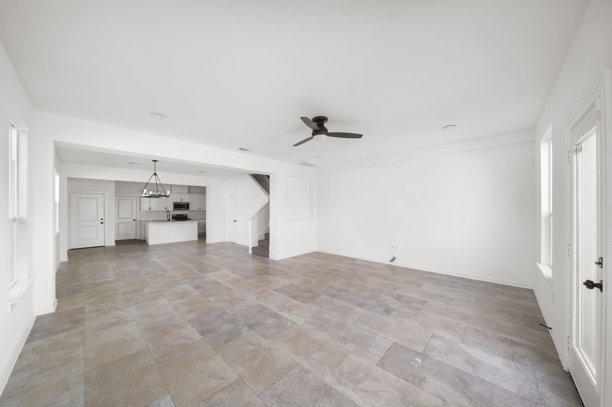 2019 Harlem Street Houston, TX 77020 - Photo 6 of 37 a view of a big room with closet and windows