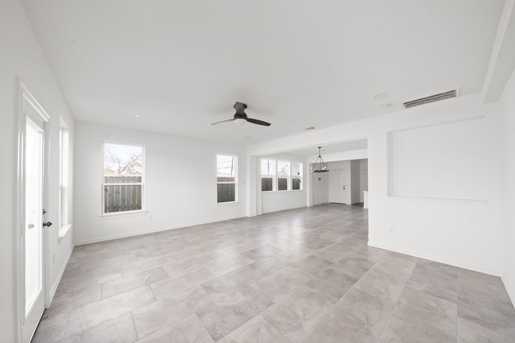 2019 Harlem Street Houston, TX 77020 - Photo 7 of 37 an empty room with chandelier and windows