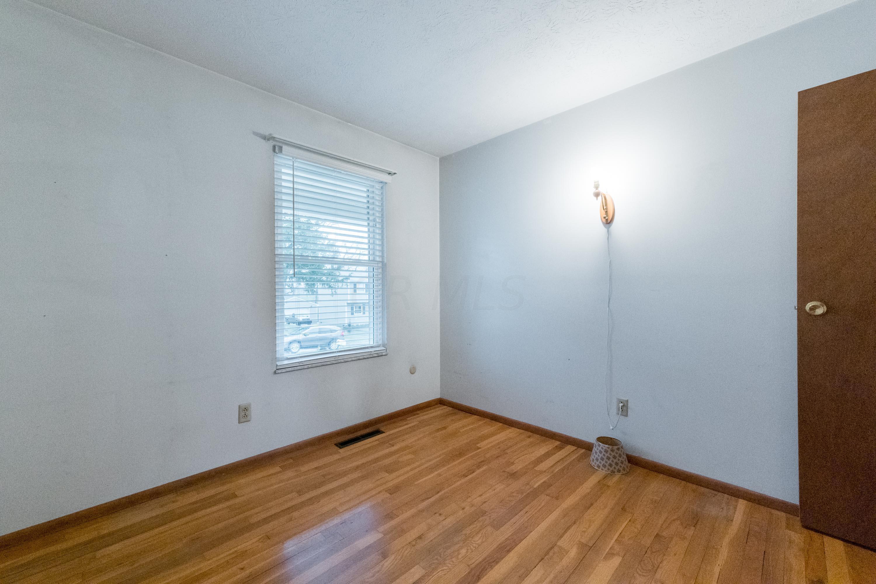 1557 Fall Brook Road Columbus, OH 43223 - Photo 20 of 42 025P1762456