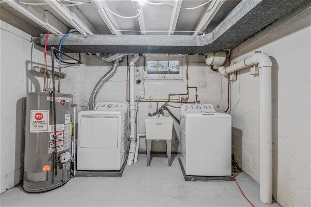 559 Boquet Street Carnegie, PA 15106 - Photo 14 of 20 a utility room with dryer and washer