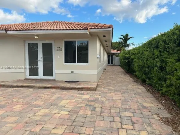 $3,500 | 3165 Southwest 26th Street, Unit 2, Miami, FL 33133