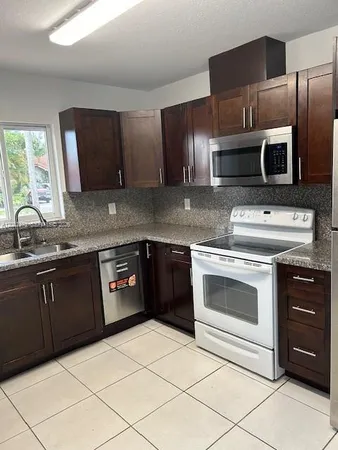 $3,500 | 3165 Southwest 26th Street, Unit 2, Miami, FL 33133