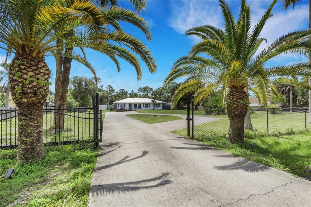 640 27th Street Southwest Naples, FL 34117 - Photo 5 of 46 Gallery Image 5