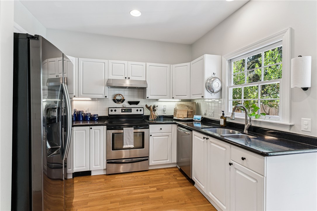 112 Rosemont Street St. Simons Island, GA 31522 - Photo 14 of 39 Kitchen