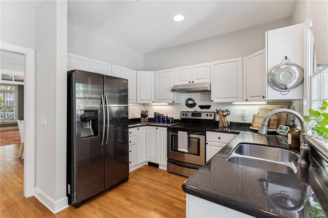 112 Rosemont Street St. Simons Island, GA 31522 - Photo 15 of 39 Kitchen