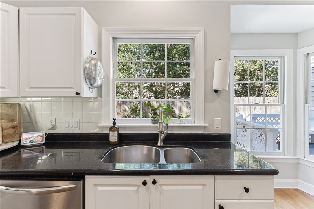 112 Rosemont Street St. Simons Island, GA 31522 - Photo 16 of 39 Kitchen