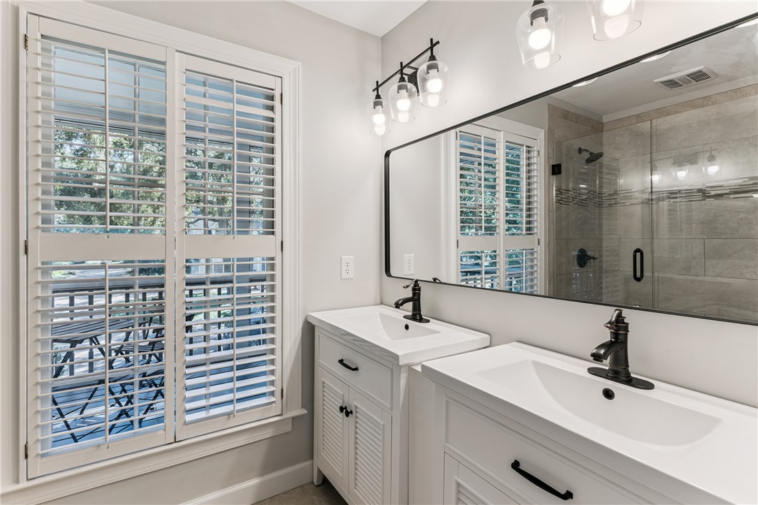 112 Rosemont Street St. Simons Island, GA 31522 - Photo 20 of 39 Primary Suite