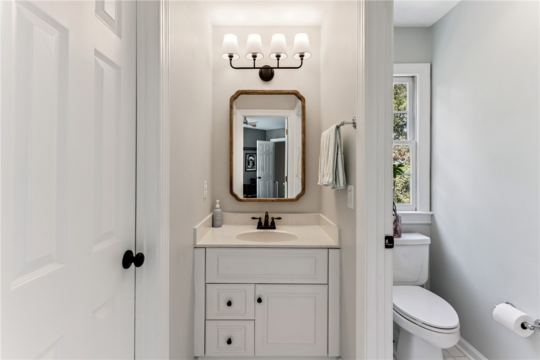 112 Rosemont Street St. Simons Island, GA 31522 - Photo 25 of 39 Jack and Jill Bathroom