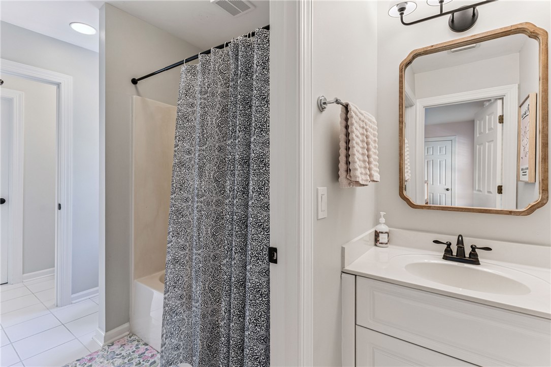 112 Rosemont Street St. Simons Island, GA 31522 - Photo 26 of 39 Jack and Jill Bathroom