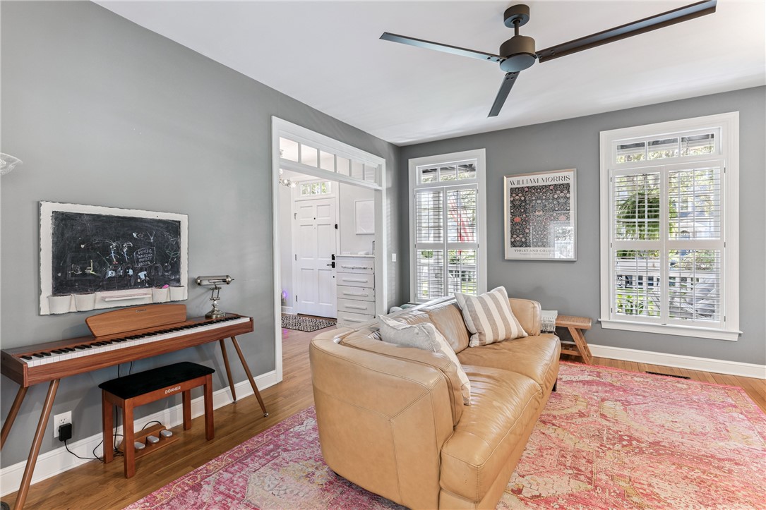 112 Rosemont Street St. Simons Island, GA 31522 - Photo 8 of 39 Living Room