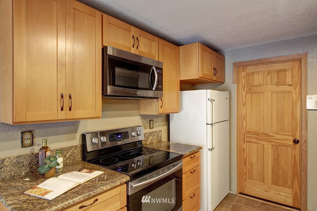 1719 170th Place Southeast, Unit A Bothell, WA 98012 - Photo 8 of 20 Gallery Image 8