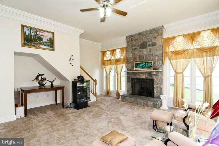 18612 Thundercloud Road Boyds, MD 20841 - Photo 2 of 24 Family Room