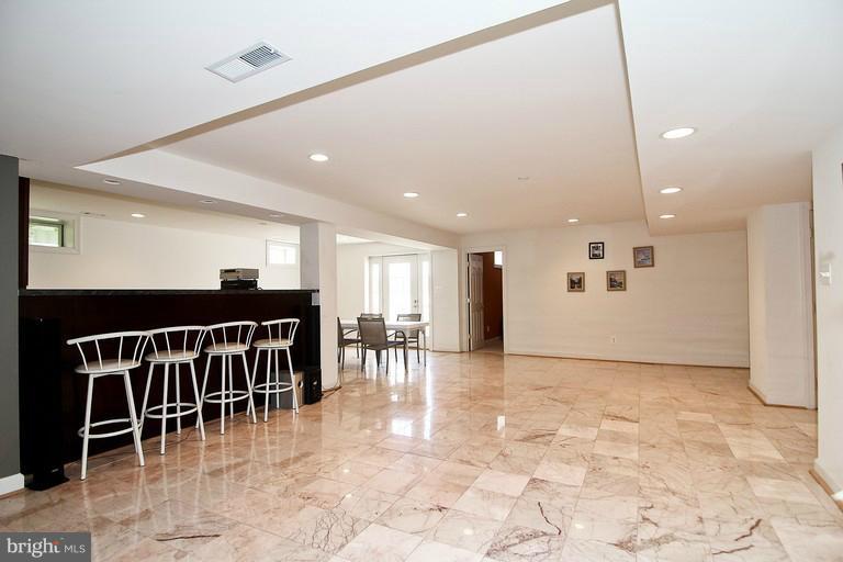 18612 Thundercloud Road Boyds, MD 20841 - Photo 16 of 24 Full Bar on Lower Level