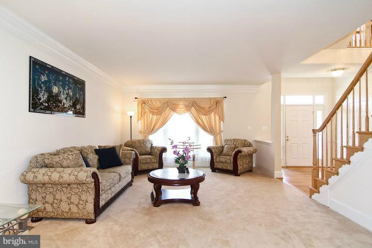 18612 Thundercloud Road Boyds, MD 20841 - Photo 20 of 24 Living Room