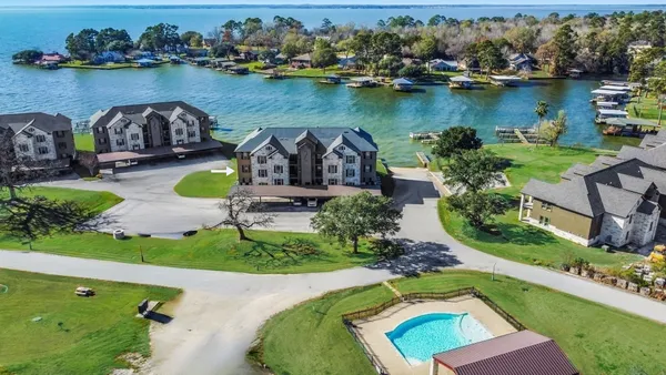 $425,000 | 2112 Fm 3186, Unit C4, Onalaska, TX 77360