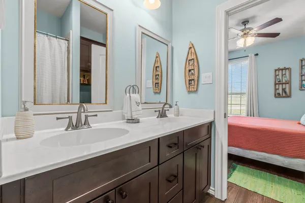 a en suite bathroom with a double vanity sink and a mirror