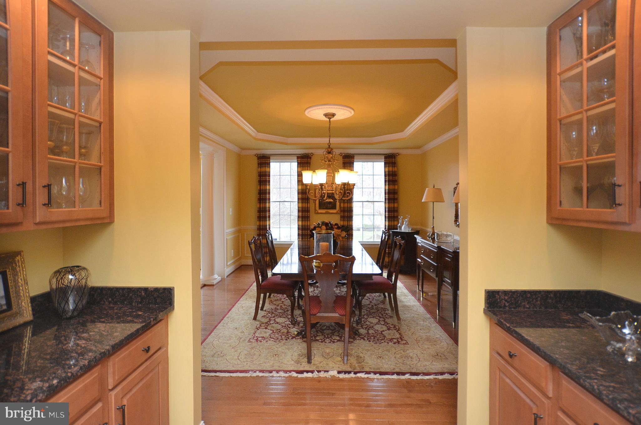 40414 Thomas Mill Road Leesburg, VA 20175 - Photo 5 of 30 Butler's Pantry