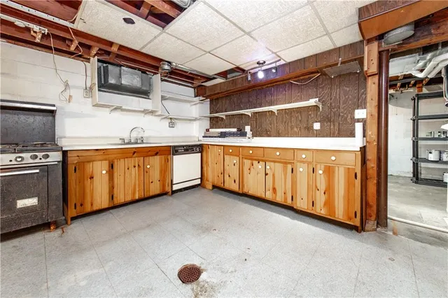 $288,000 | 820 Greenville Road, Mercer, PA 16137