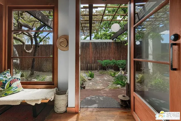 $750,000 | 465 North Calle Rolph, Palm Springs, CA 92262