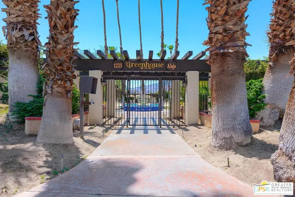 $750,000 | 465 North Calle Rolph, Palm Springs, CA 92262