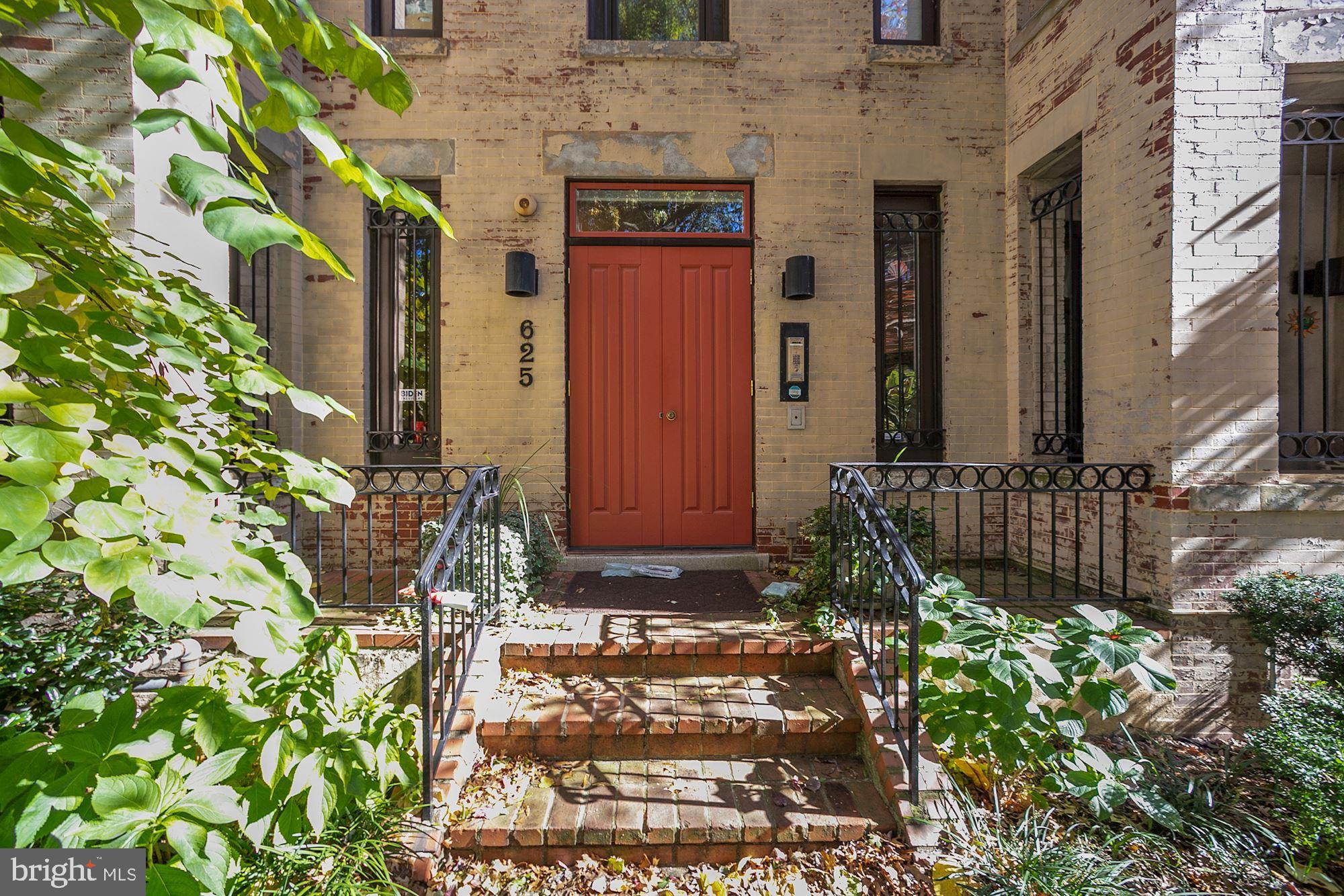SOPHISTICATED RENOVATION IN HISTORIC BUILDING