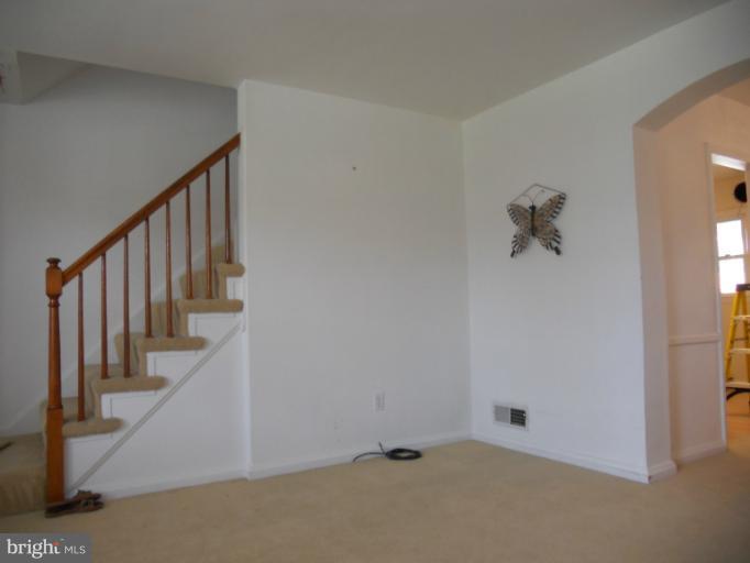 7243 Stratton Way Baltimore, MD 21224 - Photo 15 of 28 Living Room
