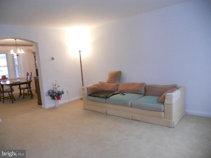 7243 Stratton Way Baltimore, MD 21224 - Photo 26 of 28 Living Room