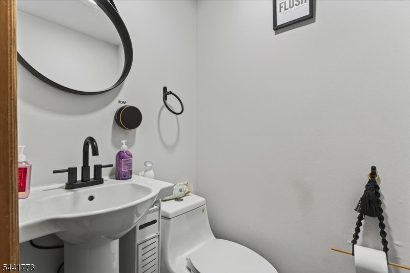 459 Twin Oaks Road Union, NJ 07083 - Photo 20 of 46