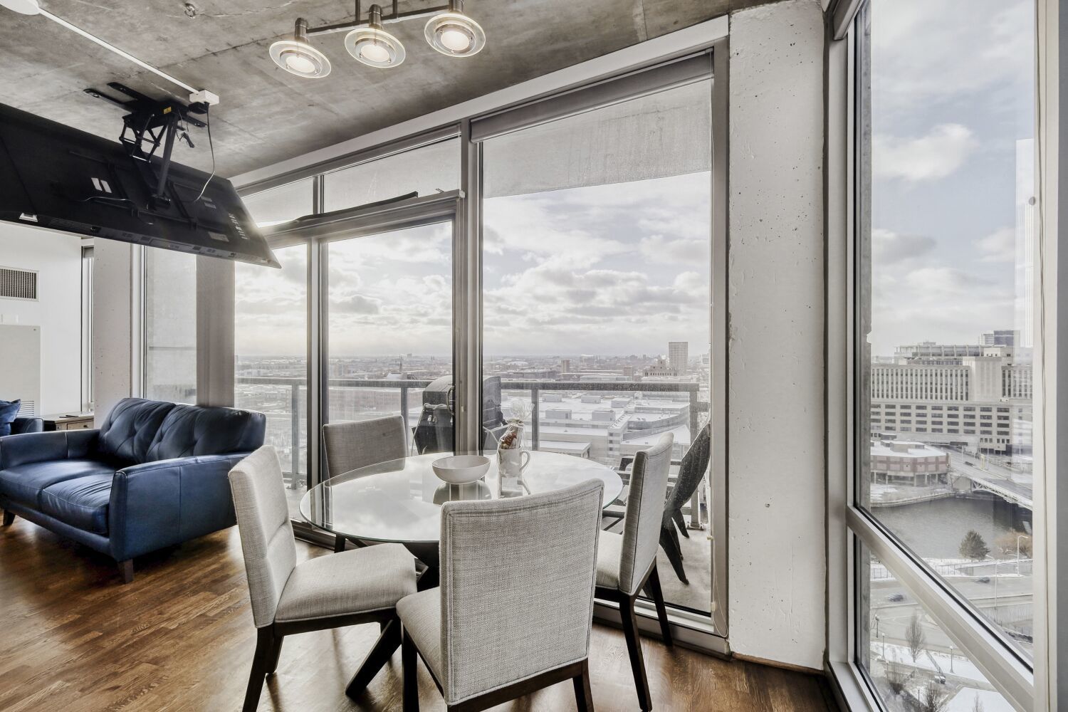 611 South Wells Street, Unit 2304 Chicago, IL 60607 - Photo 3 of 20 a dining room with furniture and a floor to ceiling window