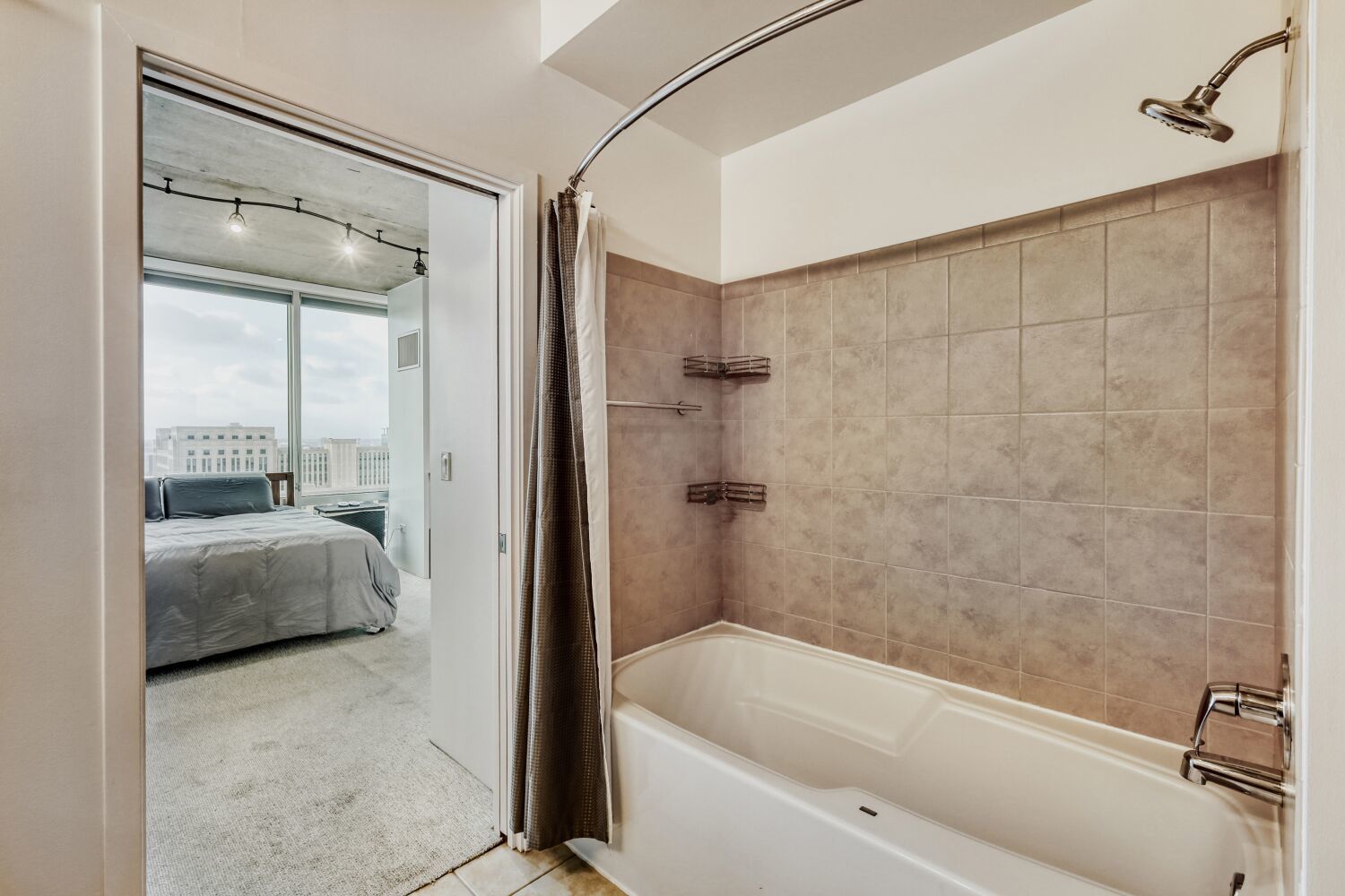 611 South Wells Street, Unit 2304 Chicago, IL 60607 - Photo 10 of 20 a bathroom with a tub shower and sink