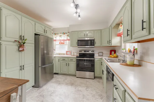 $209,900 | 1000 North Fairlawn Avenue, Evansville, IN 47711