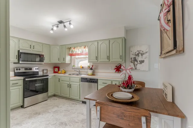 $209,900 | 1000 North Fairlawn Avenue, Evansville, IN 47711