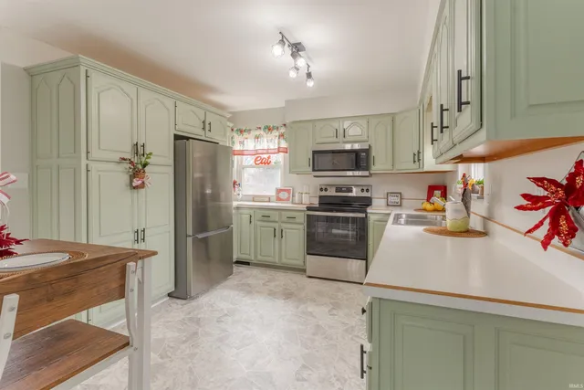 $209,900 | 1000 North Fairlawn Avenue, Evansville, IN 47711