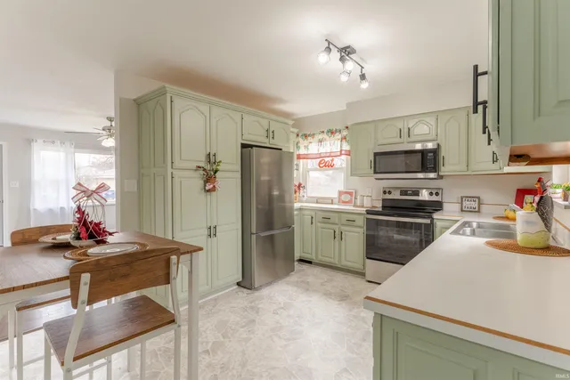 $209,900 | 1000 North Fairlawn Avenue, Evansville, IN 47711