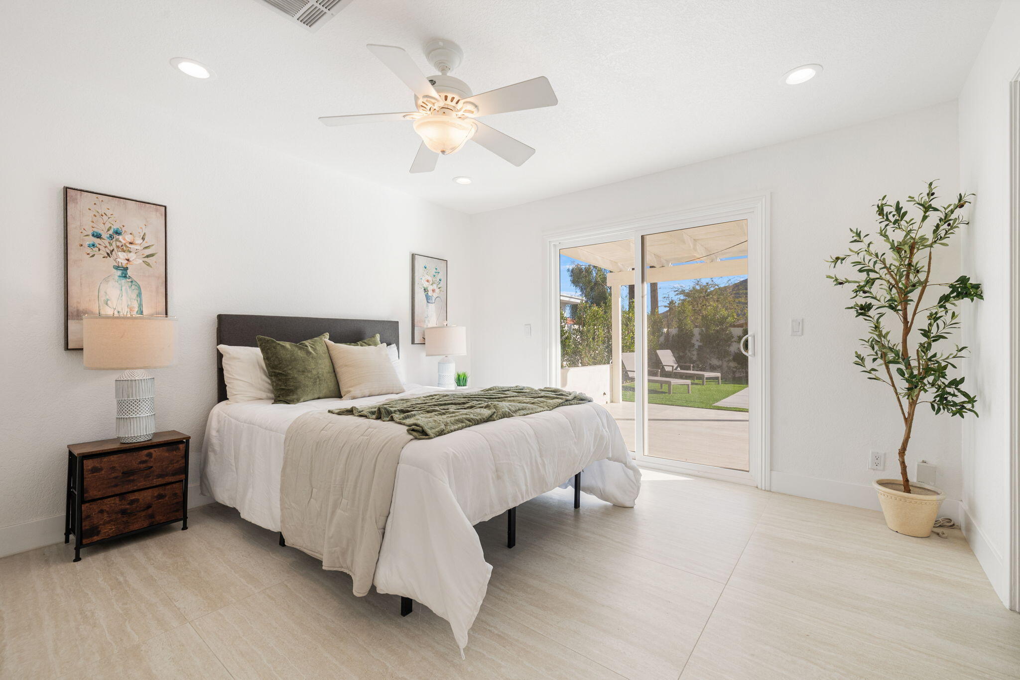 53770 Avenida Obregon La Quinta, CA 92253 - Photo 18 of 36 a bed room with a bed and a potted plant