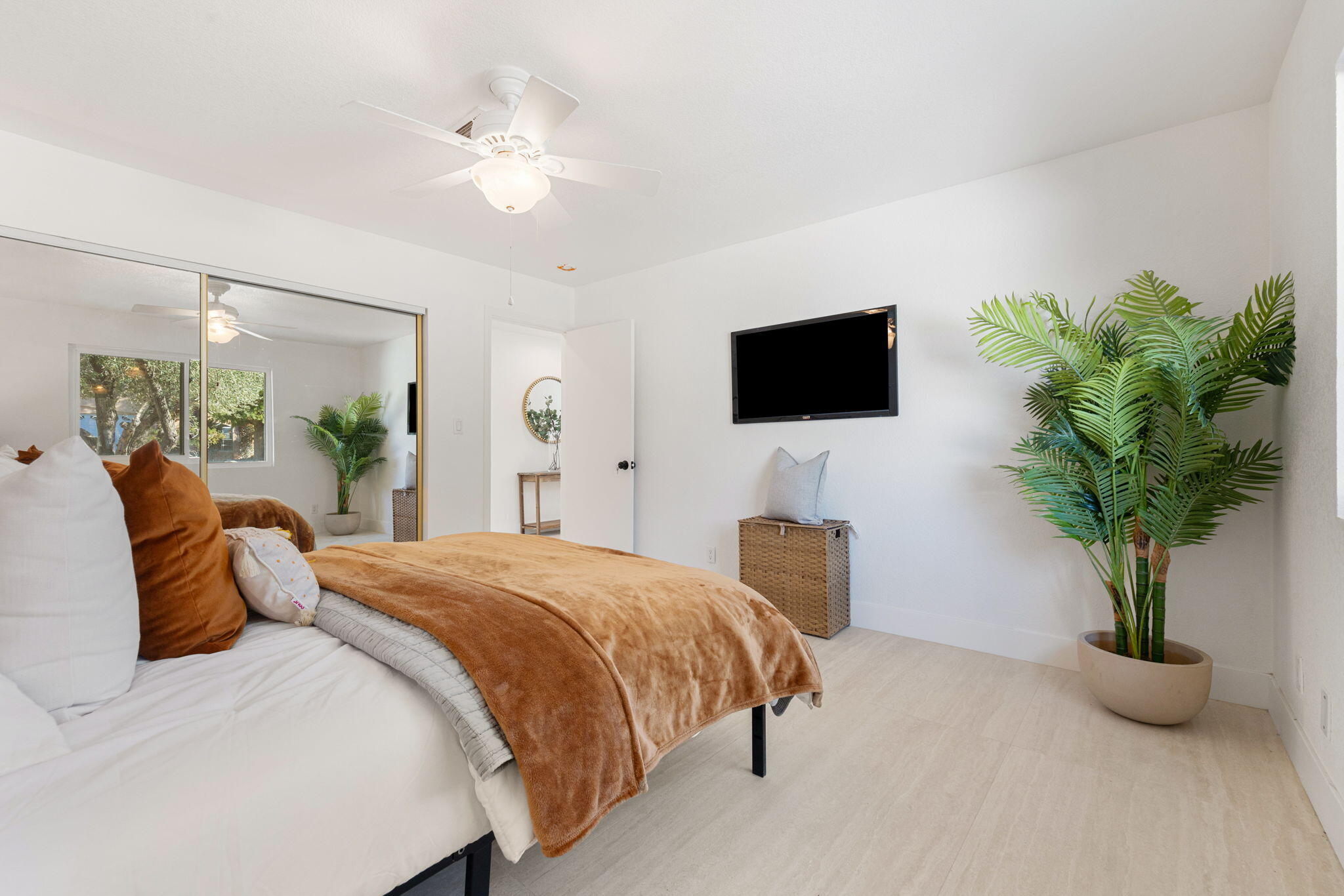 53770 Avenida Obregon La Quinta, CA 92253 - Photo 28 of 36 a bedroom with a large bed and a potted plant