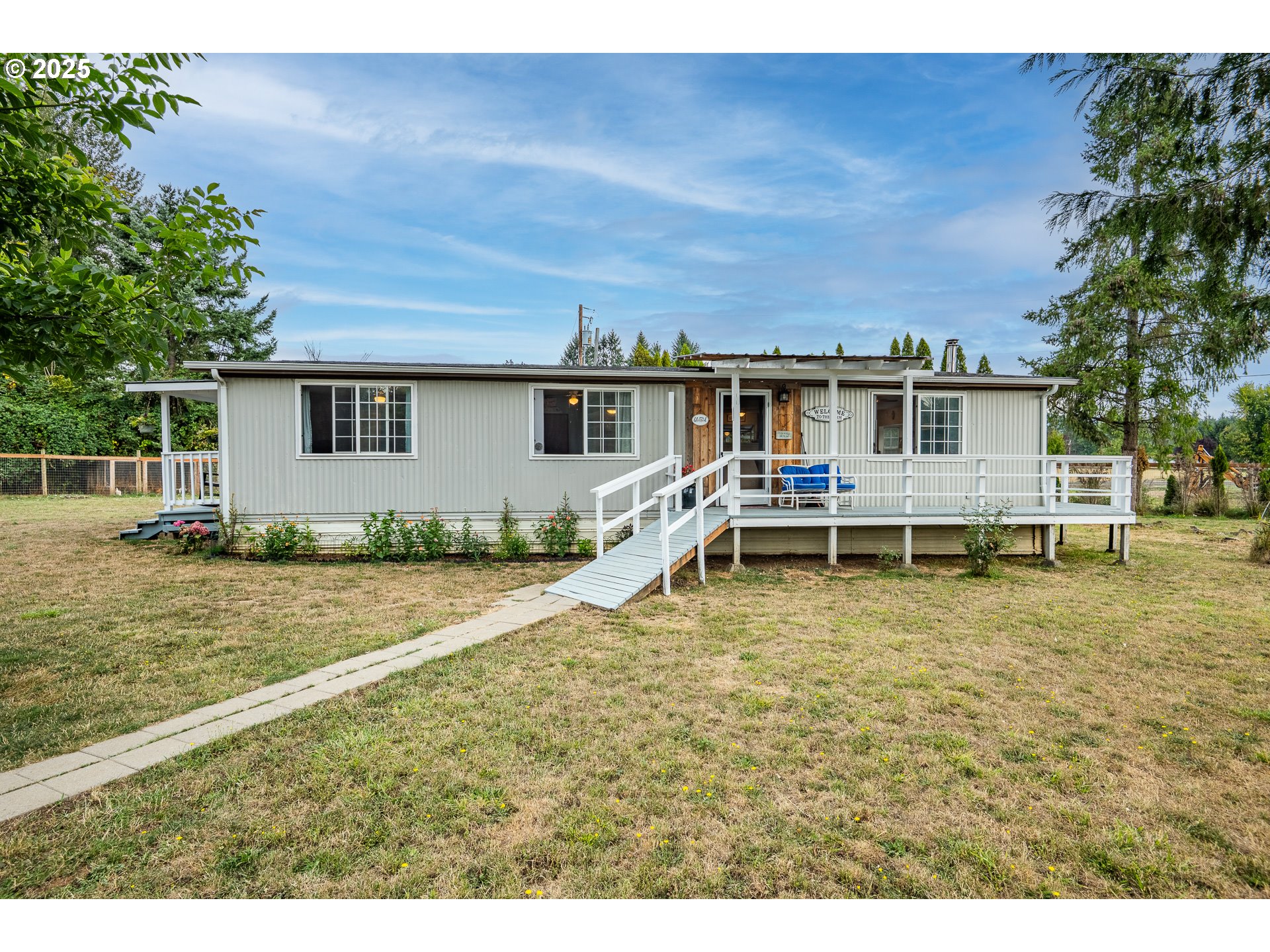 90948 Sunderman Road Springfield, OR 97478 - Photo 2 of 44 a house view with a backyard space