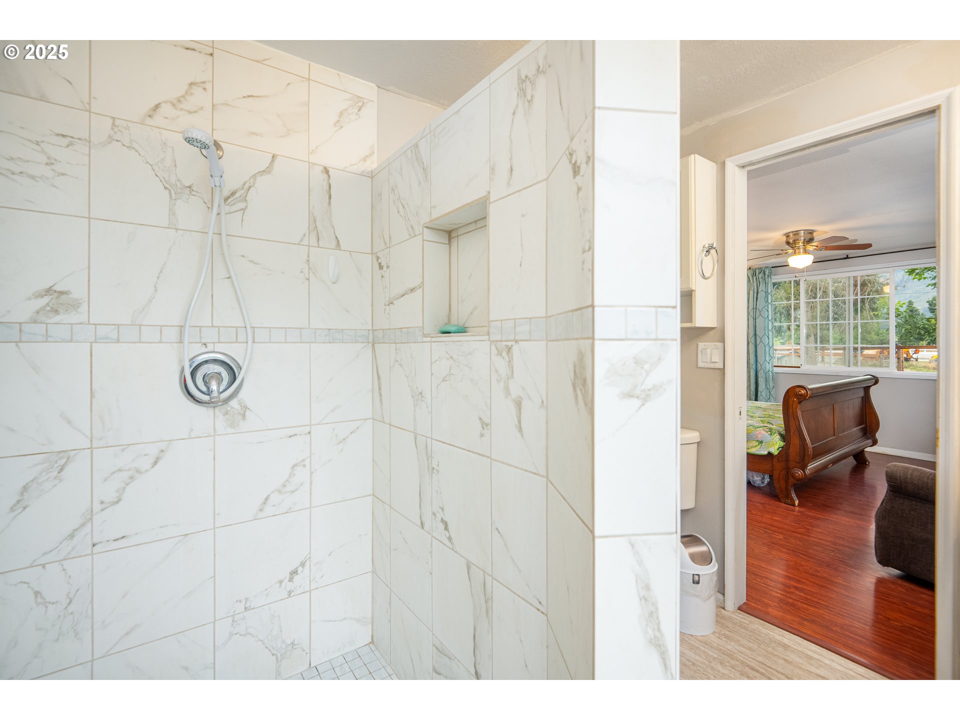 90948 Sunderman Road Springfield, OR 97478 - Photo 21 of 44 a picture of a bathroom with a shower